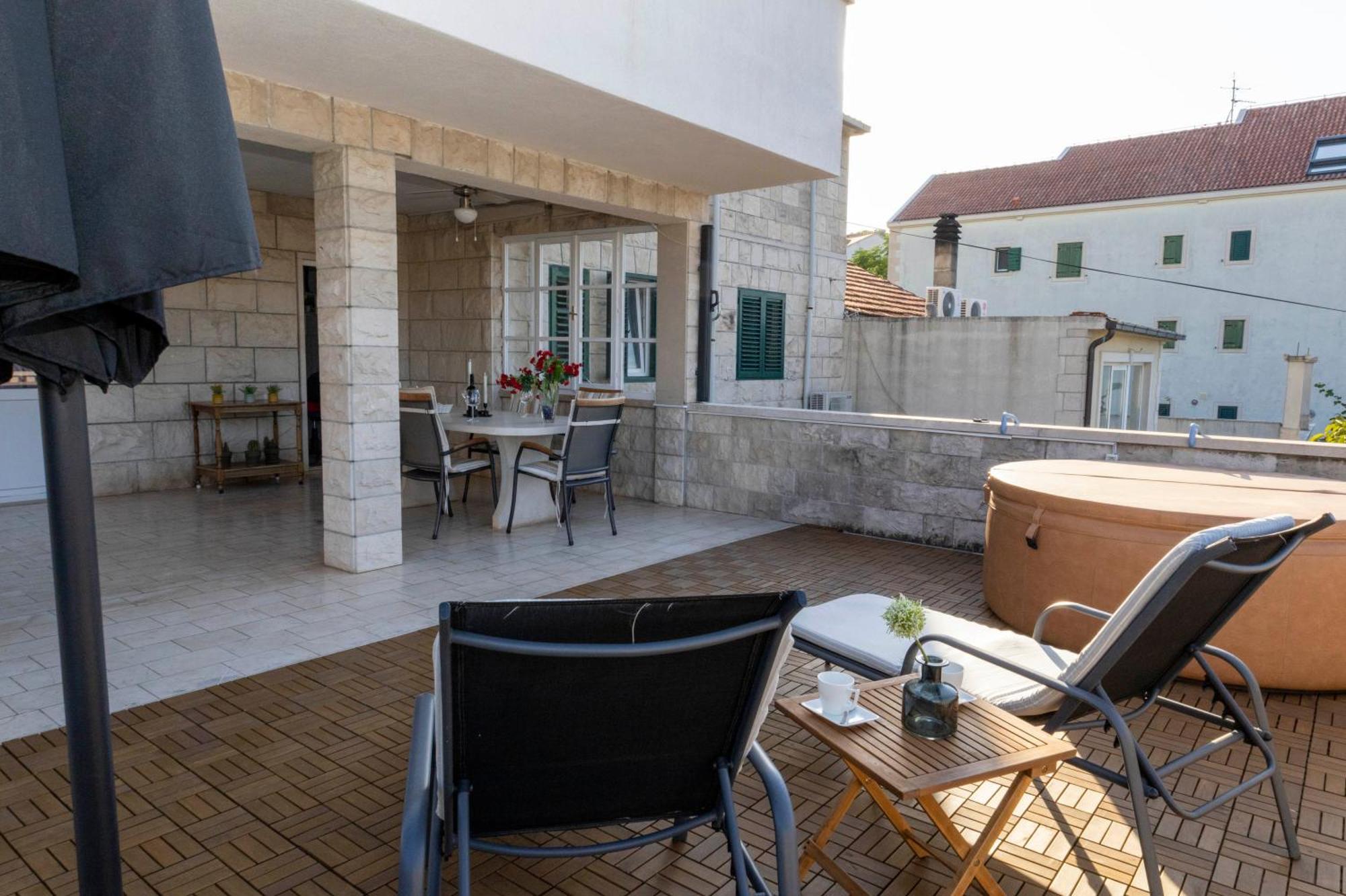 Apartments Jaksic - Zile Supetar Exterior photo