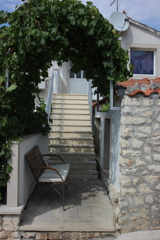 Apartments Jaksic - Zile Supetar Exterior photo