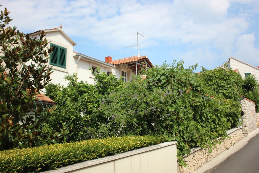 Apartments Jaksic - Zile Supetar Exterior photo
